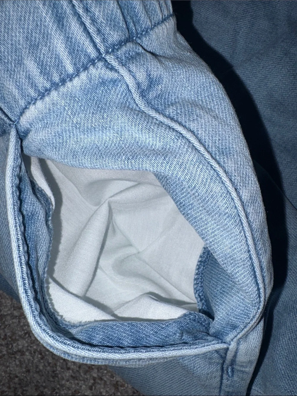 American Eagle Outfitters Light Blue Relaxed Low-Rise Jeans